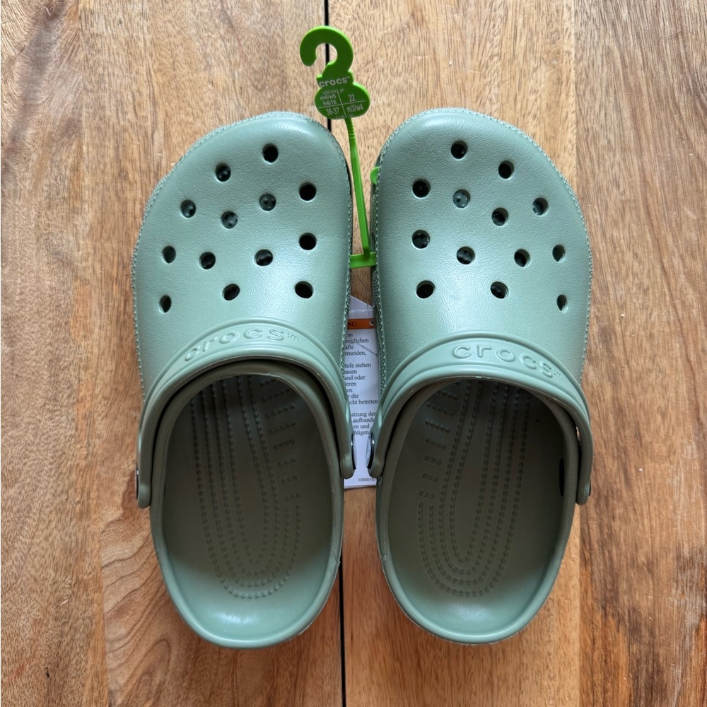 Moss Crocs W6